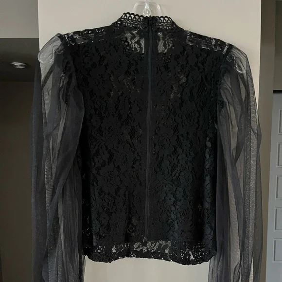 Guipure Lace Crop Blouse - Picture 4 of 4